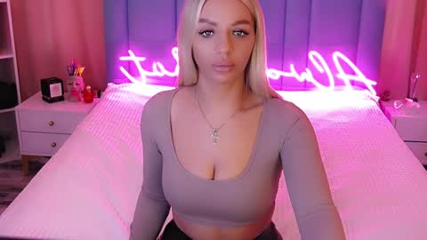 Snapshot of allwayshottt chatting on 01-20-25, 03:04 AlwaysHot online show from 01-20-25, 03:04
