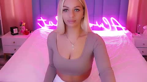 Snapshot of allwayshottt chatting on 02-17-25, 03:25 AlwaysHot online show from 02-17-25, 03:25
