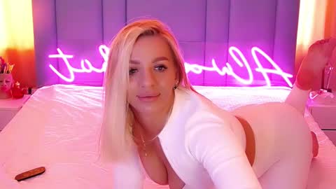 Snapshot of allwayshottt chatting on 02-25-25, 02:25 AlwaysHot online show from 02-25-25, 02:25