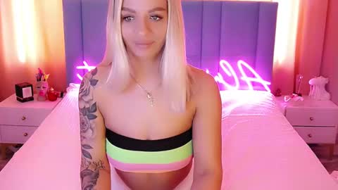 Snapshot of allwayshottt chatting on 03-08-25, 03:17 AlwaysHot online show from 03-08-25, 03:17