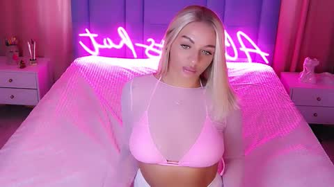 Snapshot of allwayshottt chatting on 10-11-25, 02:33 AlwaysHot online show from 10-11-25, 02:33