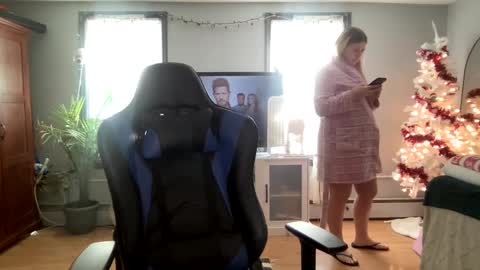 Snapshot of allyanalangel chatting on 01-27-25, 08:39 allyanalangel online show from 01-27-25, 08:39