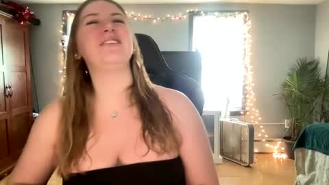 Snapshot of allyanalangel chatting on 02-04-25, 08:17 allyanalangel online show from 02-04-25, 08:17