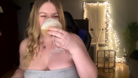 Snapshot of allyanalangel chatting on 02-17-25, 05:47 allyanalangel online show from 02-17-25, 05:47