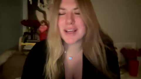Snapshot of allyanalangel chatting on 02-18-25, 02:05 allyanalangel online show from 02-18-25, 02:05