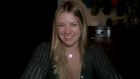 Snapshot of allyanalangel chatting on 10-17-25, 10:12 allyanalangel online show from 10-17-25, 10:12