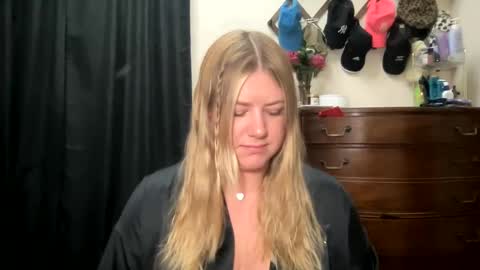 Snapshot of allyanalangel chatting on 11-01-25, 12:56 allyanalangel online show from 11-01-25, 12:56