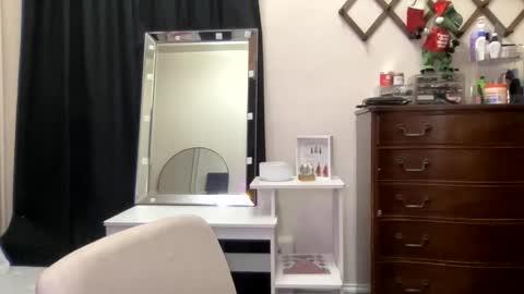 Snapshot of allyanalangel chatting on 11-15-25, 05:16 allyanalangel online show from 11-15-25, 05:16