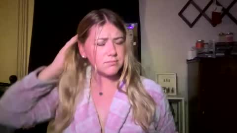 Snapshot of allyanalangel chatting on 11-23-25, 06:46 allyanalangel online show from 11-23-25, 06:46