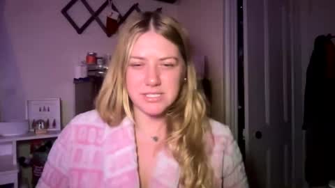 Snapshot of allyanalangel chatting on 11-24-25, 09:53 allyanalangel online show from 11-24-25, 09:53