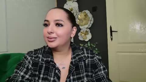 Snapshot of allyiah chatting on 06-25-26, 04:00 online show from 06-25-26, 04:00