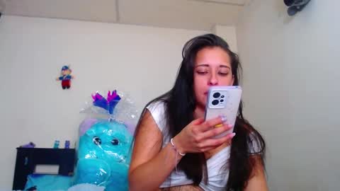 Snapshot of allyson_collins_ chatting on 09-22-25, 08:00 Allyson collins online show from 09-22-25, 08:00