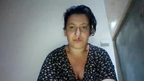 Snapshot of alma_amy chatting on 06-04-26, 08:37 Alma online show from 06-04-26, 08:37