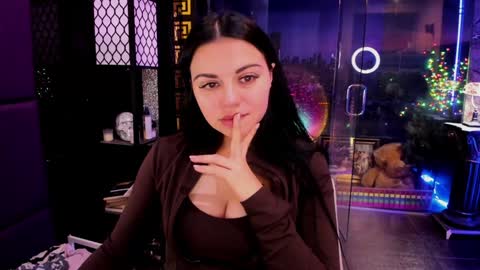 Snapshot of alma_pearl chatting on 10-15-25, 06:35 Alma online show from 10-15-25, 06:35