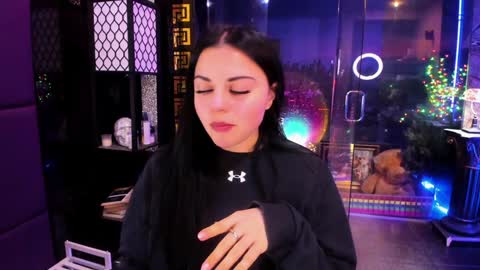 Snapshot of alma_pearl chatting on 10-25-25, 08:55 Alma online show from 10-25-25, 08:55