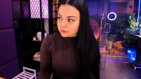 Snapshot of alma_pearl chatting on 11-18-25, 07:57 Alma online show from 11-18-25, 07:57