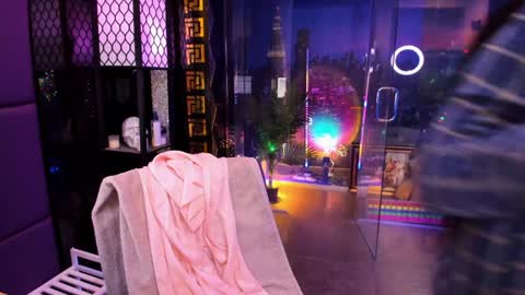 Snapshot of alma_pearl chatting on 11-19-25, 08:25 Alma online show from 11-19-25, 08:25