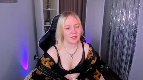 Snapshot of alma_wilson chatting on 02-09-25, 05:08 Amina online show from 02-09-25, 05:08