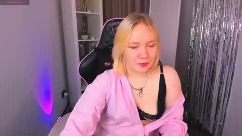 Snapshot of alma_wilson chatting on 02-11-25, 05:05 Amina online show from 02-11-25, 05:05