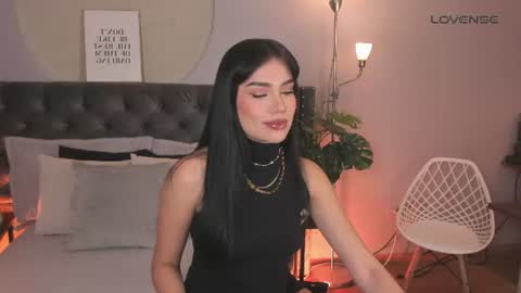 Snapshot of almablaze chatting on 06-18-26, 04:00 Mia online show from 06-18-26, 04:00