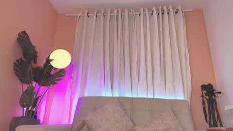 Alma Castillo online show from 12-21-25, 01:57