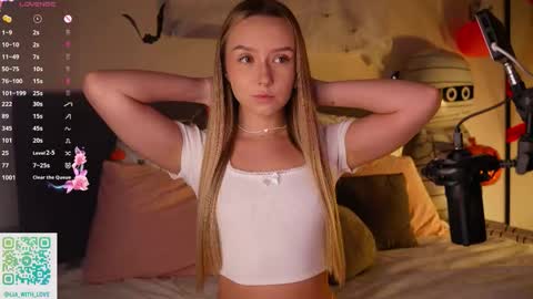 Lia online show from 10-29-25, 03:42