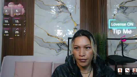 Snapshot of alonddra_tay chatting on 05-27-26, 11:29 alonddra_tay online show from 05-27-26, 11:29