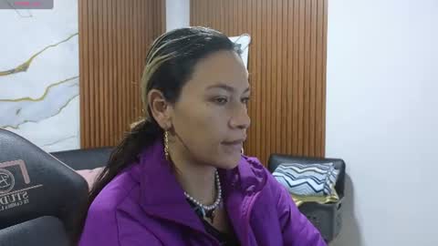 Snapshot of alonddra_tay chatting on 06-17-26, 12:07 alonddra_tay online show from 06-17-26, 12:07