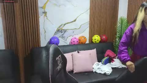 Snapshot of alonddra_tay chatting on 06-22-26, 11:29 alonddra_tay online show from 06-22-26, 11:29