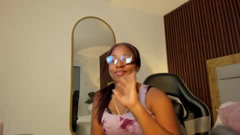 Snapshot of alondra_bernet chatting on 05-26-26, 02:18 A L O N D R A online show from 05-26-26, 02:18