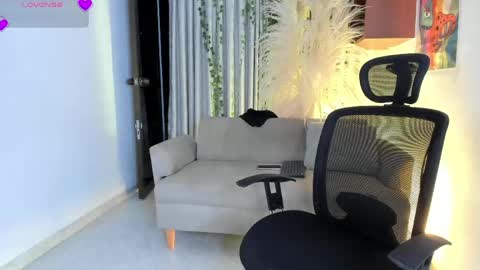 Snapshot of alondrasoomer chatting on 05-29-26, 06:22 ALONDRA CUTE online show from 05-29-26, 06:22