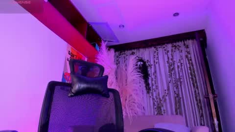 Snapshot of alondrasoomer chatting on 06-01-26, 04:36 ALONDRA CUTE online show from 06-01-26, 04:36