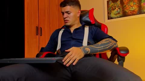 alpha_dominus_ online show from 11-06-25, 04:57