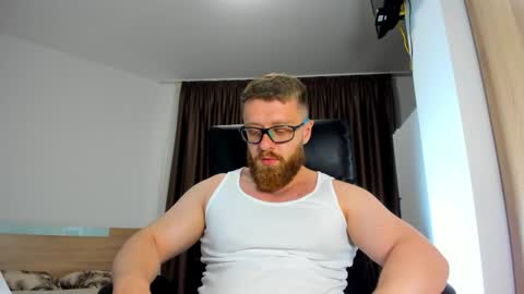Snapshot of alphaalexxx chatting on 06-04-26, 02:56 Alphaalexxx Lets reach Me 100 thumbs up online show from 06-04-26, 02:56