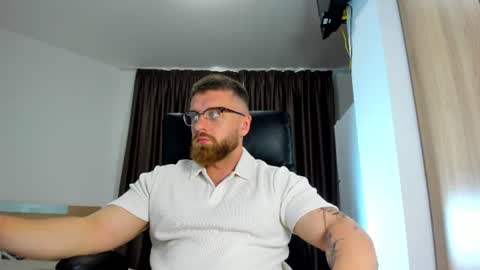 Snapshot of alphaalexxx chatting on 06-11-26, 10:24 Alphaalexxx Lets reach Me 100 thumbs up online show from 06-11-26, 10:24