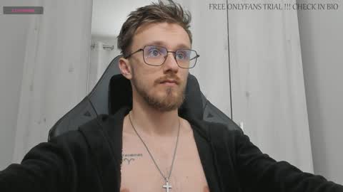 Snapshot of alphaboyfun chatting on 01-10-25, 01:10 Andi online show from 01-10-25, 01:10