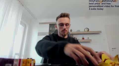 Snapshot of alphaboyfun chatting on 10-25-25, 12:13 Andi online show from 10-25-25, 12:13