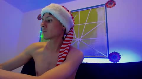 Snapshot of alphadioniso chatting on 12-22-25, 11:35 Dioniso online show from 12-22-25, 11:35