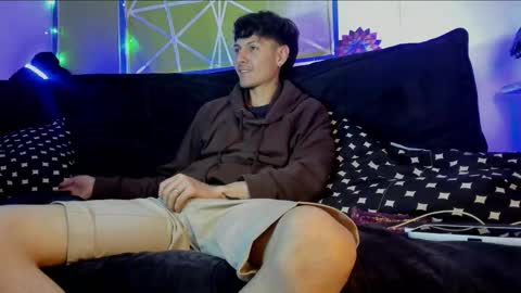 Snapshot of alphadioniso chatting on 02-25-26, 08:07 Dioniso online show from 02-25-26, 08:07