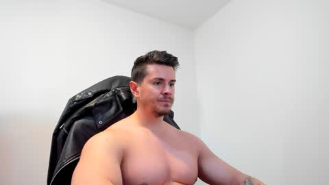 Snapshot of alphagodleatherking92 chatting on 01-07-25, 10:43 LeatherMaster online show from 01-07-25, 10:43