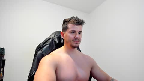 Snapshot of alphagodleatherking92 chatting on 01-19-25, 09:01 LeatherMaster online show from 01-19-25, 09:01