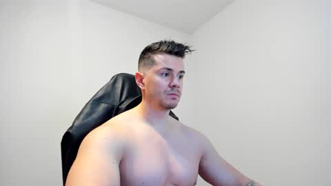 Snapshot of alphagodleatherking92 chatting on 02-08-25, 06:33 LeatherMaster online show from 02-08-25, 06:33