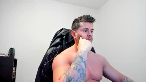 Snapshot of alphagodleatherking92 chatting on 02-21-25, 06:40 LeatherMaster online show from 02-21-25, 06:40