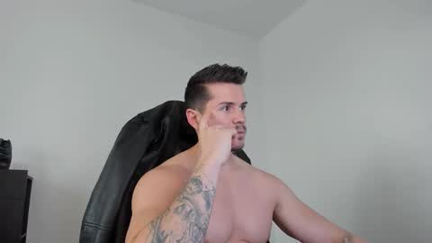 Snapshot of alphagodleatherking92 chatting on 09-17-25, 03:03 LeatherMaster online show from 09-17-25, 03:03