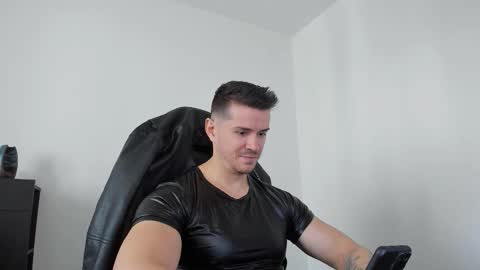 Snapshot of alphagodleatherking92 chatting on 09-25-25, 07:34 LeatherMaster online show from 09-25-25, 07:34