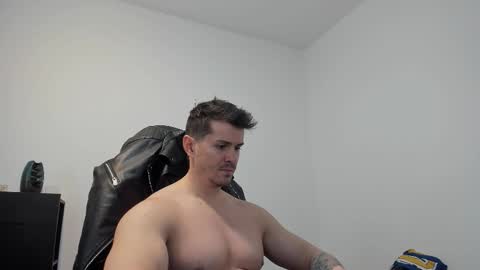 Snapshot of alphagodleatherking92 chatting on 11-11-25, 08:25 LeatherMaster online show from 11-11-25, 08:25