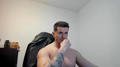 Snapshot of alphagodleatherking92 chatting on 12-17-25, 02:45 LeatherMaster online show from 12-17-25, 02:45