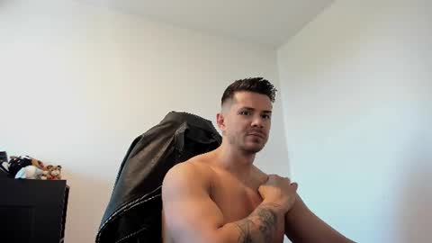 Snapshot of alphagodleatherking92 chatting on 07-08-26, 07:46 LeatherMaster online show from 07-08-26, 07:46