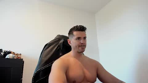 Snapshot of alphagodleatherking92 chatting on 07-09-26, 07:01 LeatherMaster online show from 07-09-26, 07:01