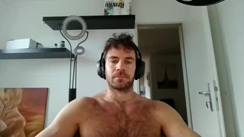 Snapshot of alphah_hunk chatting on 11-20-25, 09:42 alphah_hunk online show from 11-20-25, 09:42